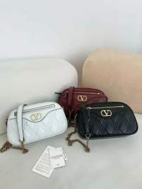 Picture of Valentino Handbags _SKUfw224596919fw